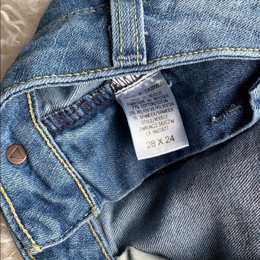 Guess Capris - Picture 5 of 5